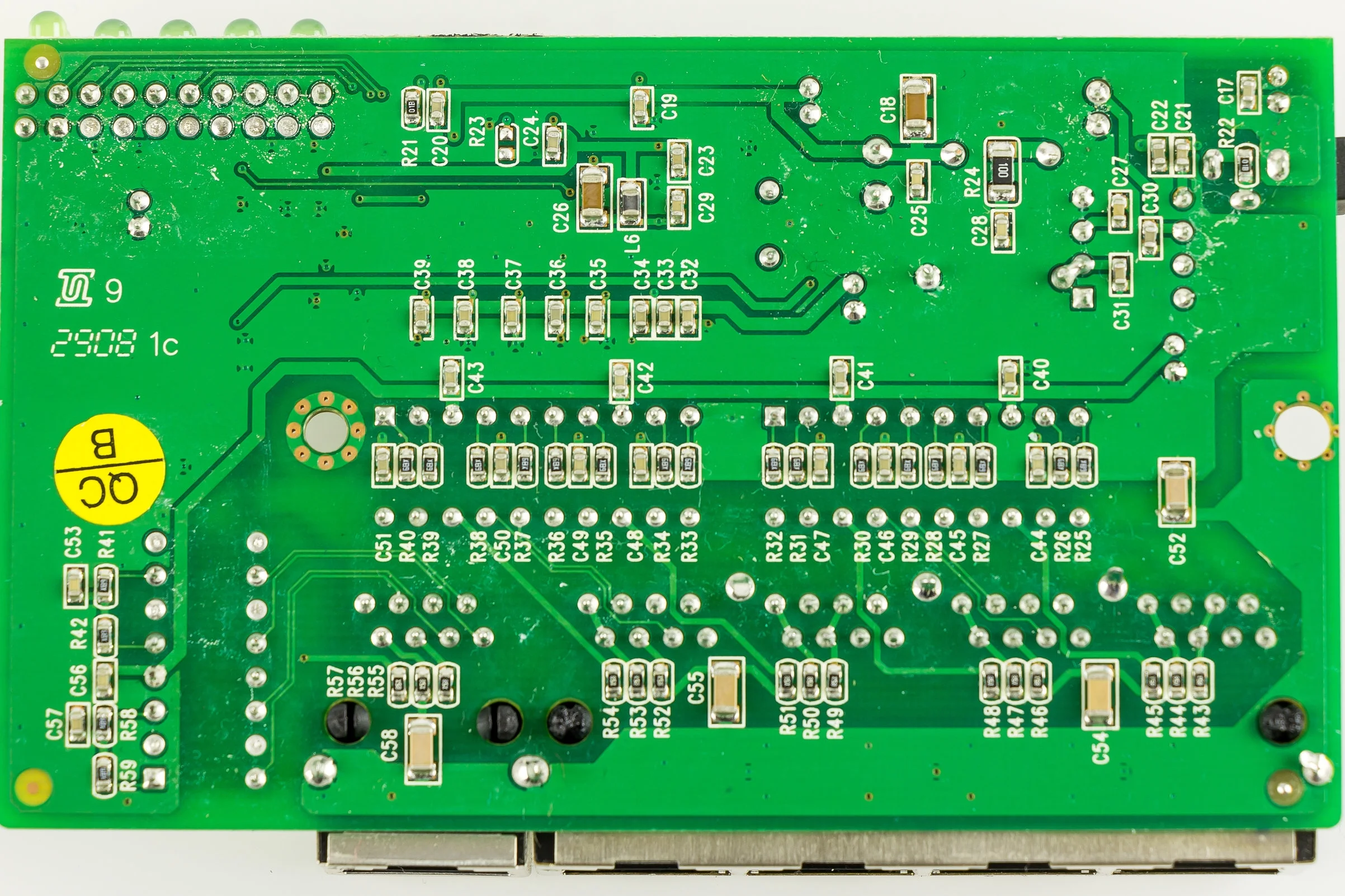 LevelOne_FSW-0508TX_-_printed_circuit_board-4268.jpg