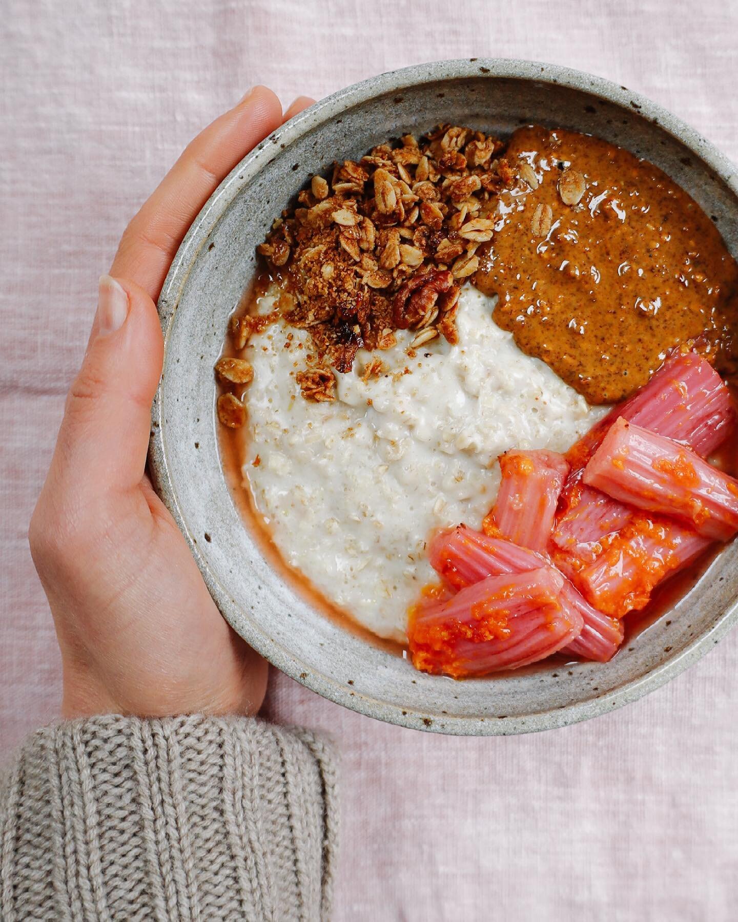 Perky pink forced rhubarb cooked with the zest and juice of an orange. My maple pecan granola and a pool of almond butter. Breakfast in March. 💕
Ps. The recipe for this granola is on my site x