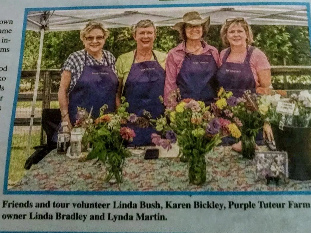 Photo - Country Chronicle