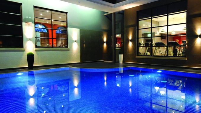 Indoor pool, Jacuzzi, Sauna, Steam room