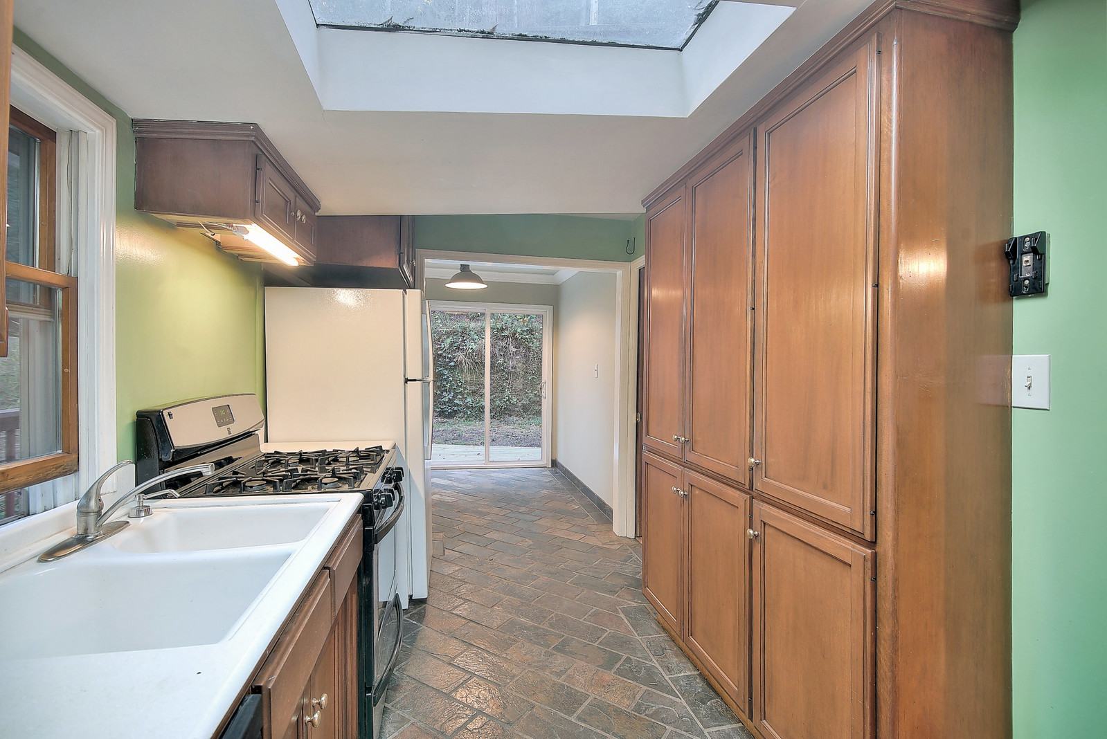 21_f8_11033_Sequoia_Ave_110718_022_mls.jpg
