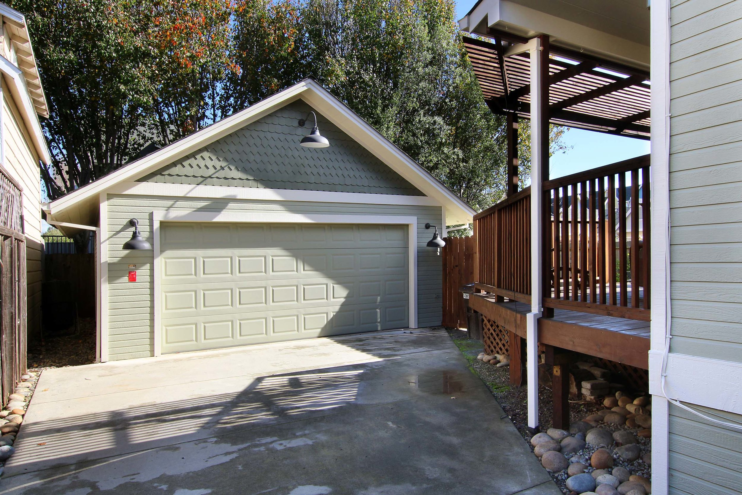 140_myrtle_st_garage1.jpg