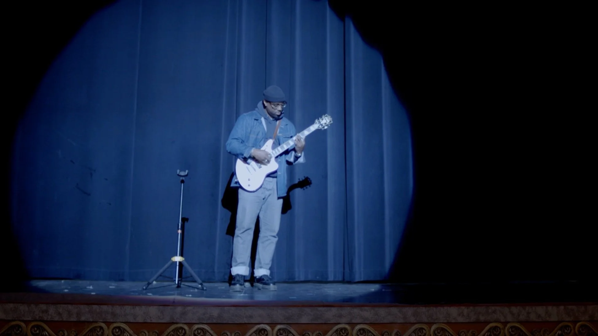 THE VALENTINE HEADLINER