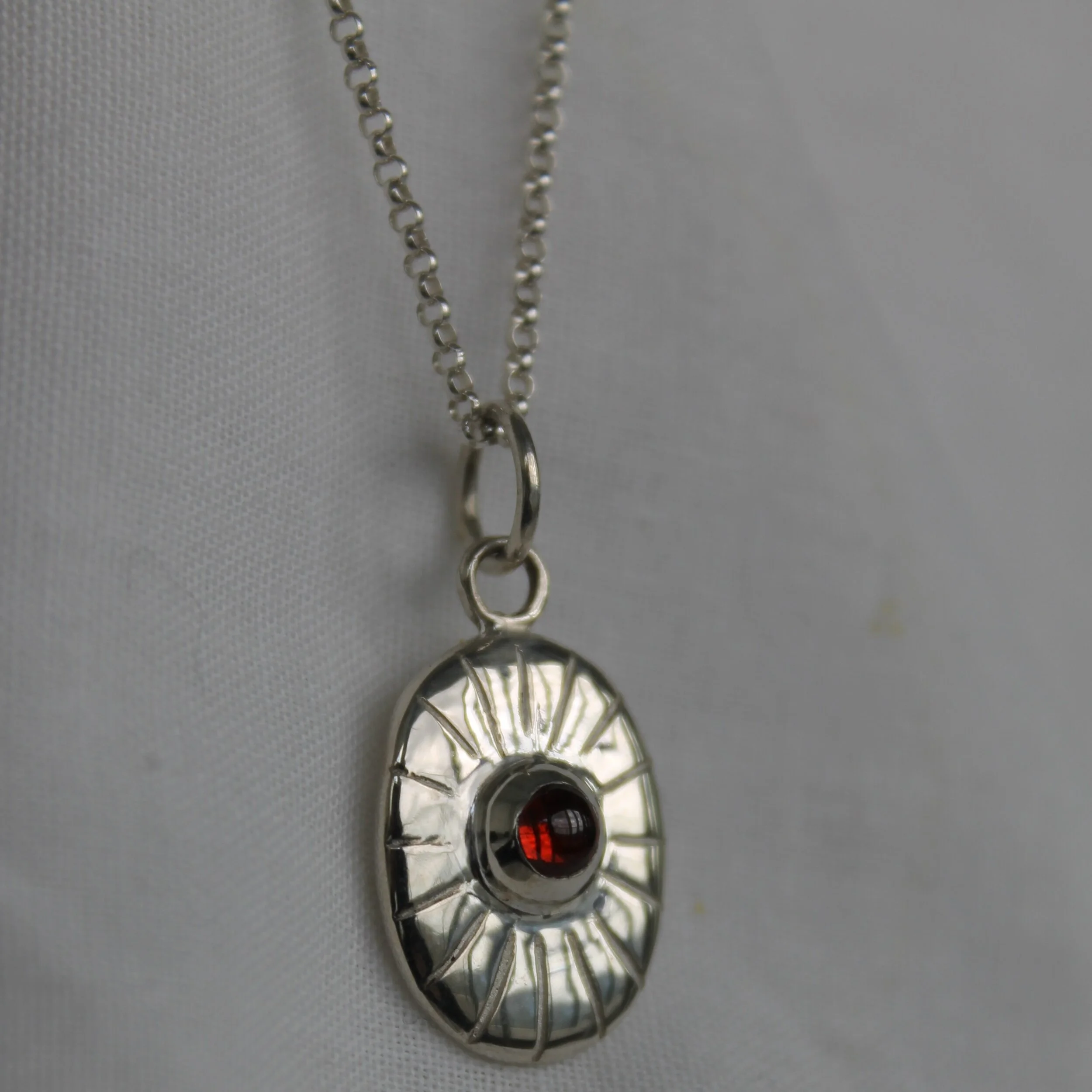 Garnet pendent  main.jpg