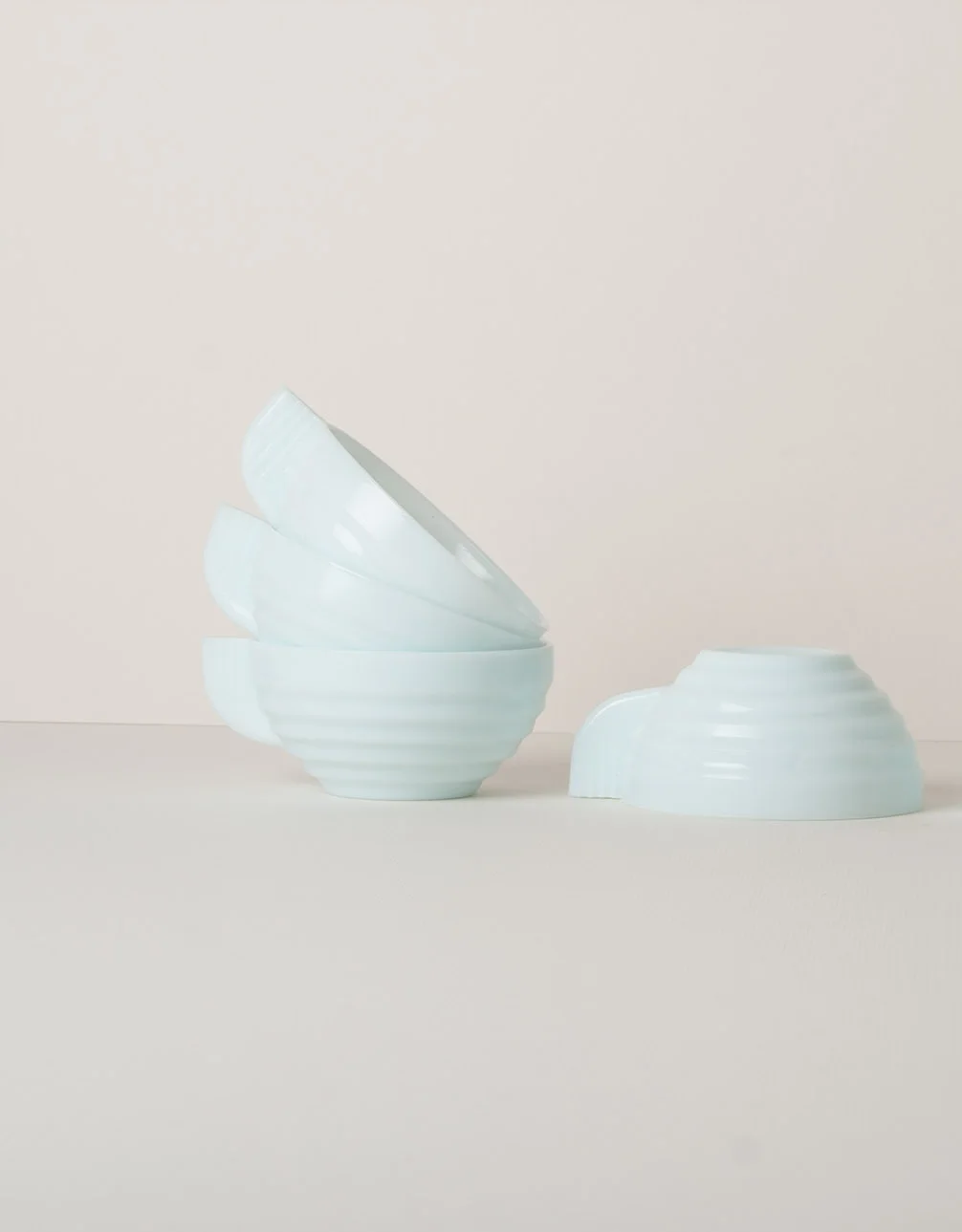 Tasses en opaline