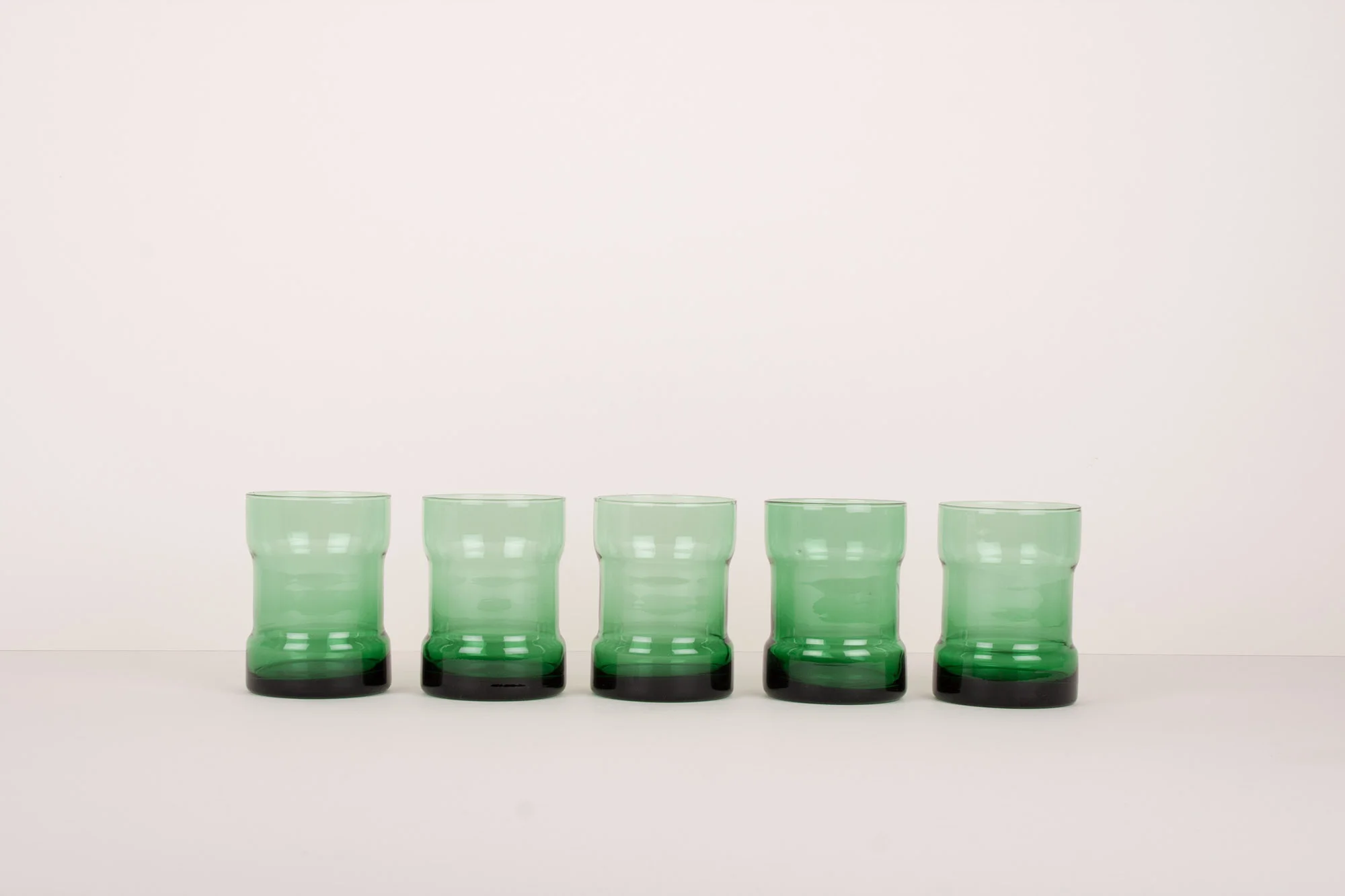 Verres anciens verts