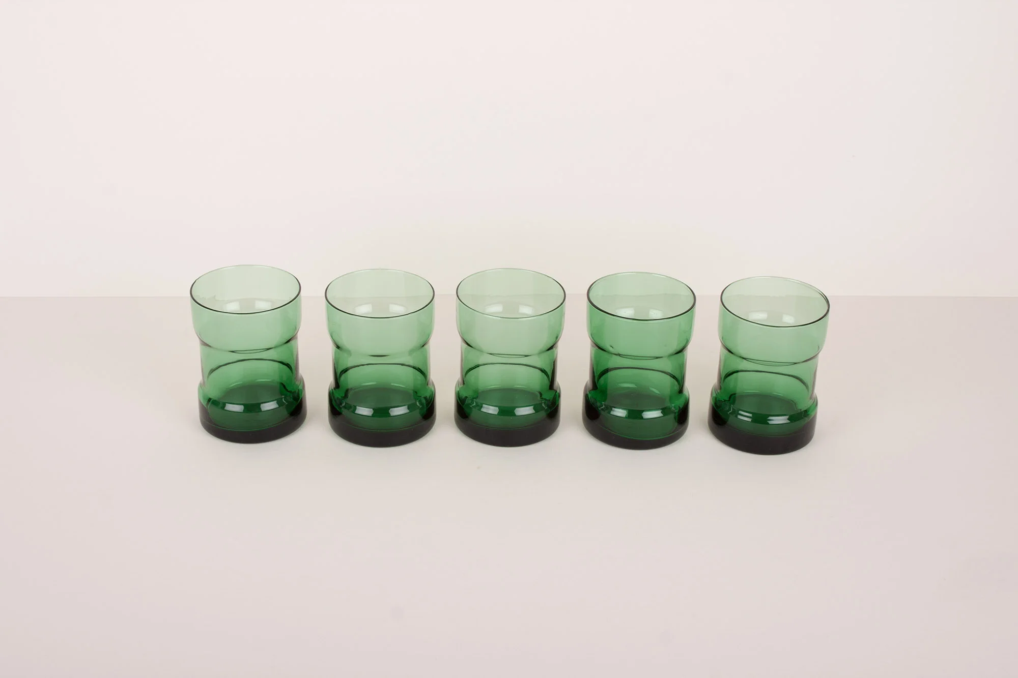 Verres anciens verts