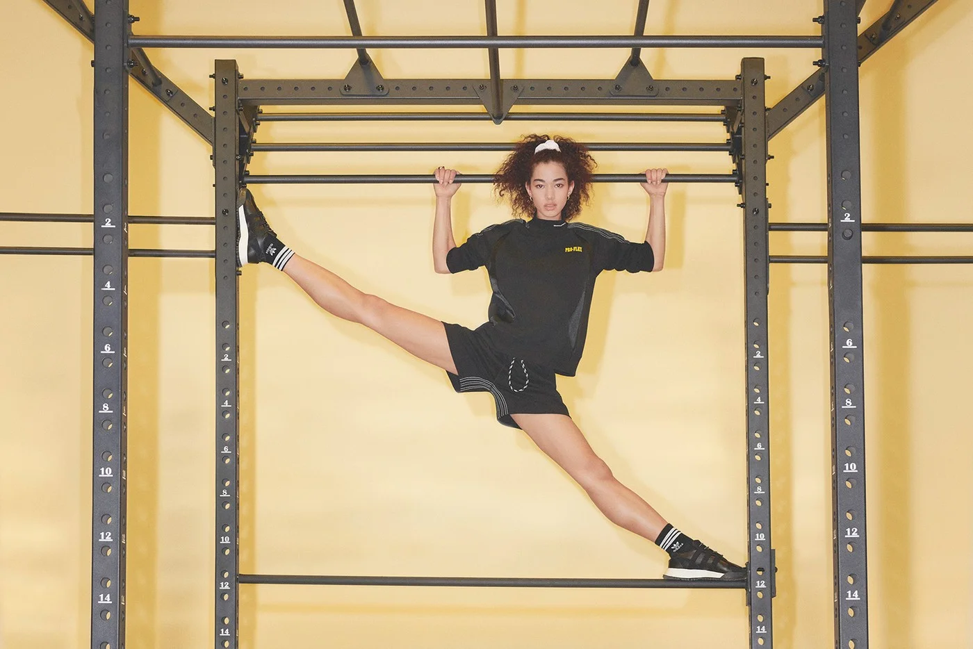 https___hypebeast.com_wp-content_blogs.dir_6_files_2019_04_alexander-wang-adidas-originals-season-5-spring-summer-80s-club-gym-collection-9.jpg