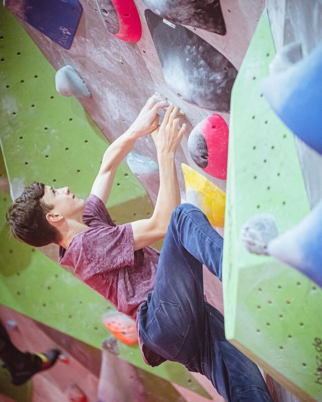 Fully addicted to a new sport! It took me a while but I finally managed to stop climbing so I could get some photos of @deron_mtb crimping his way around @boulderbrighton .
.
.
.
.
#dontlookdown #boulderbrighton #bouldering