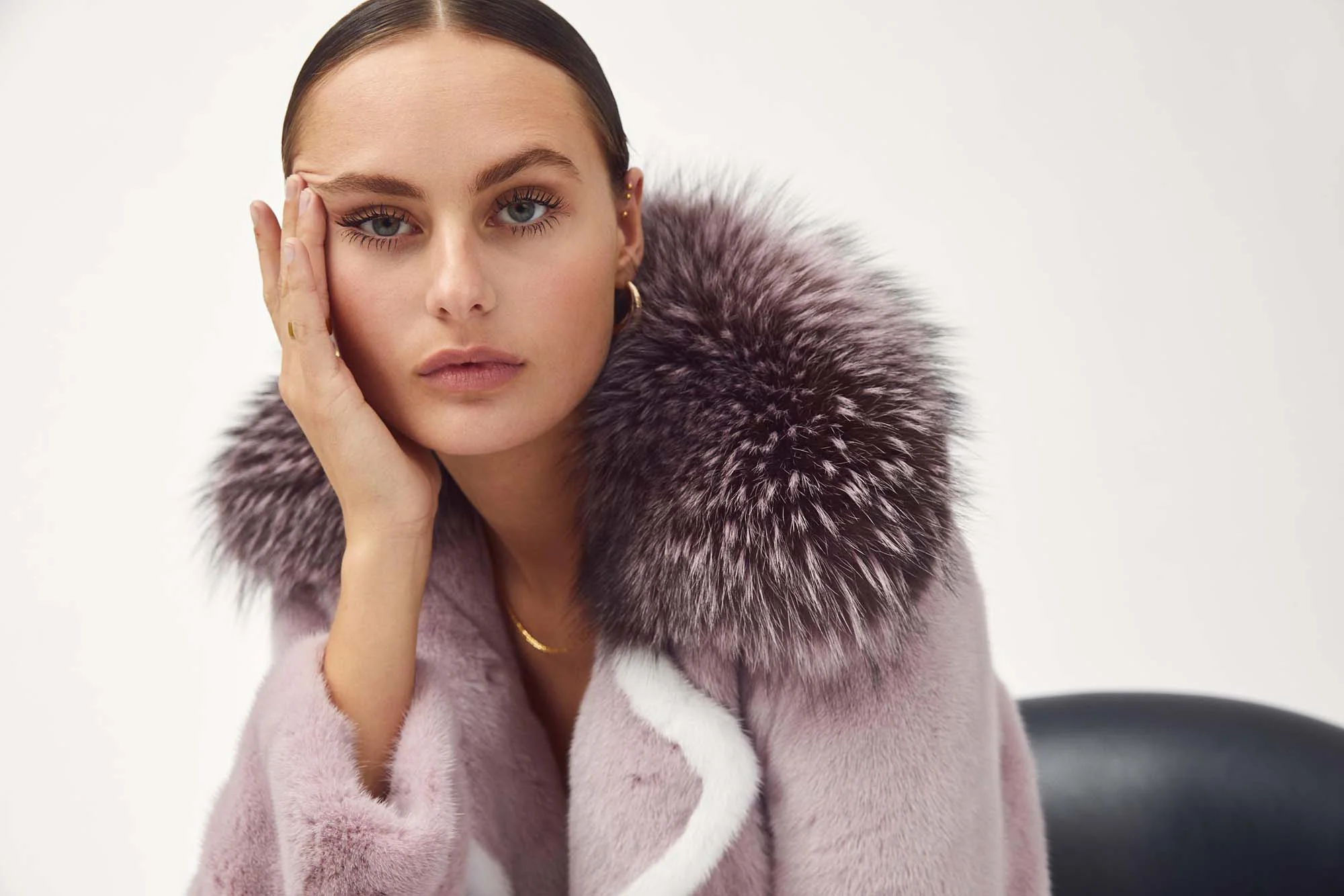 Modefotograf Århus? Fashion fotograf Grim studie har taget billeder for bla. Furbazaar