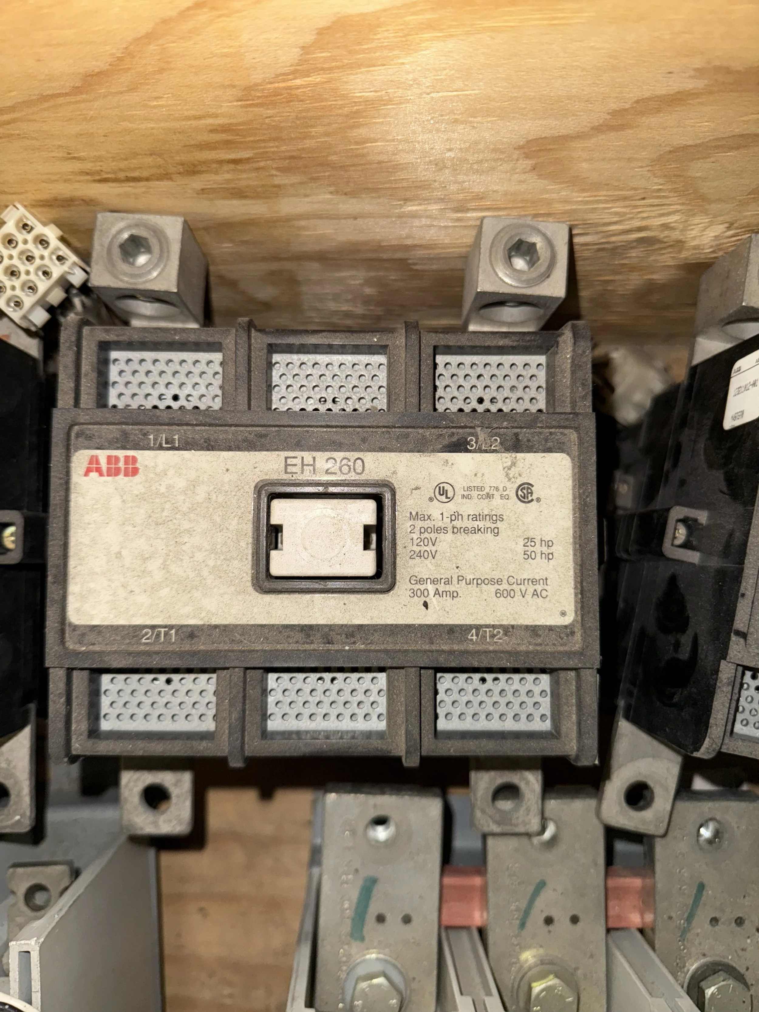 ABB CONTACTOR EH 260 2 POLE 300A 600VAC CIRCUIT BREAKER