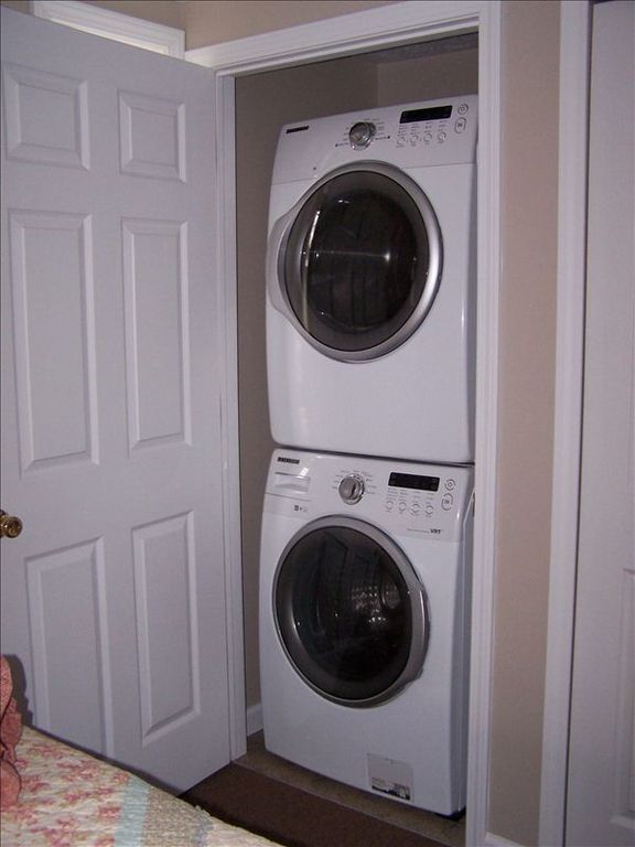 1st bedroom has Washer and Dryer in the closet
