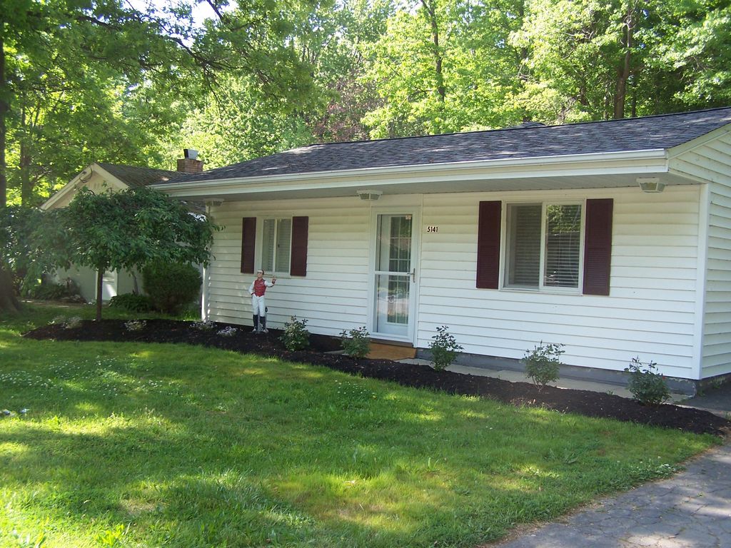5141 University Drive, Geneva, OH 44041