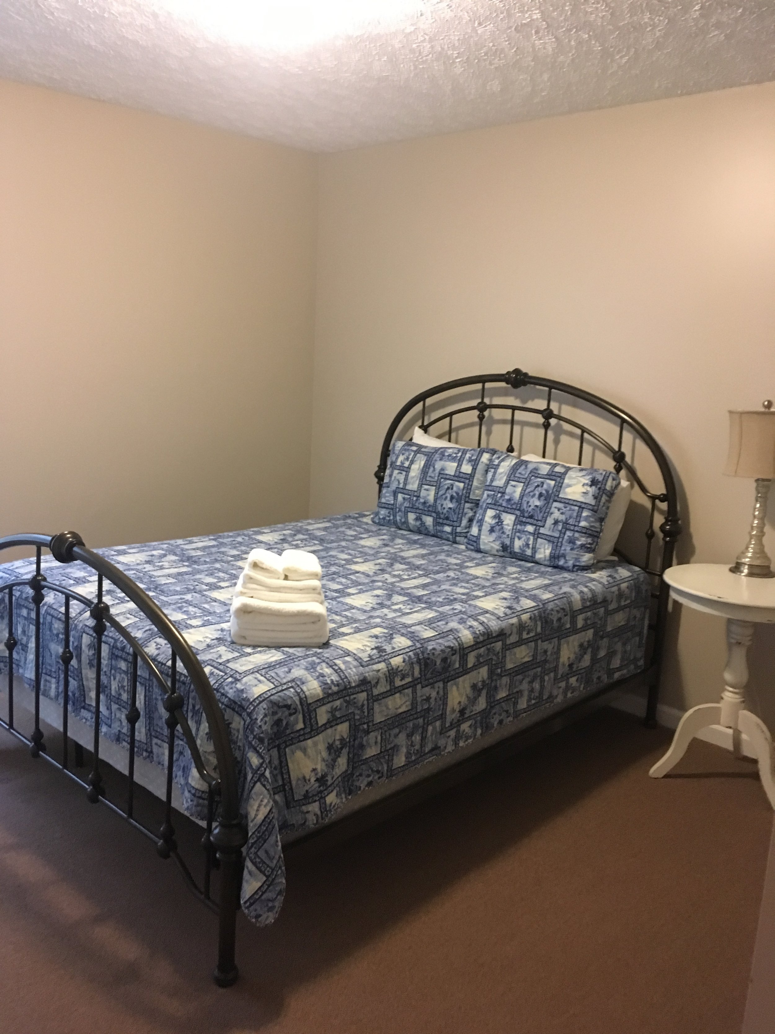 1st bedroom- Master suite- Queen bed