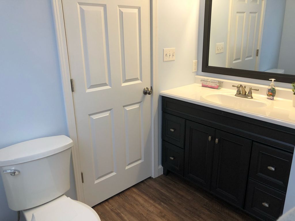 2nd floor master suite full bath