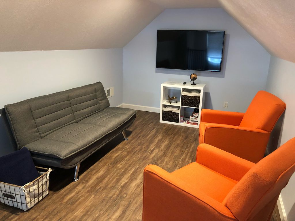 3rd floor lounge with 50" TV