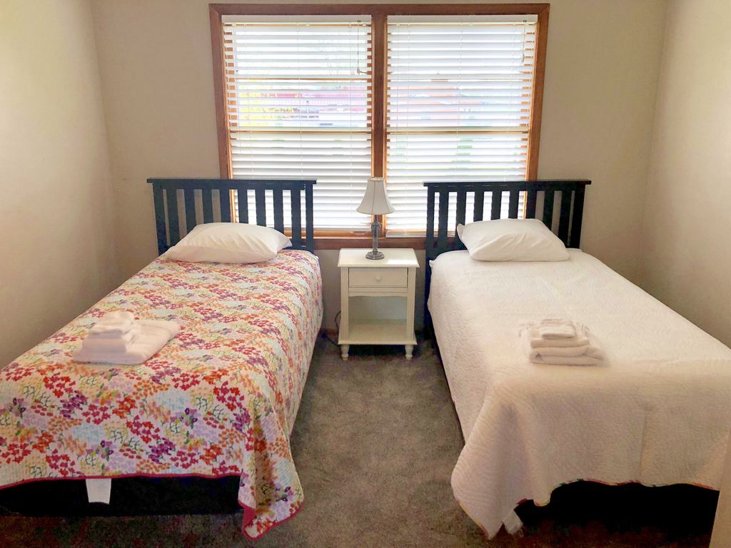 3rd bedroom- two twin beds
