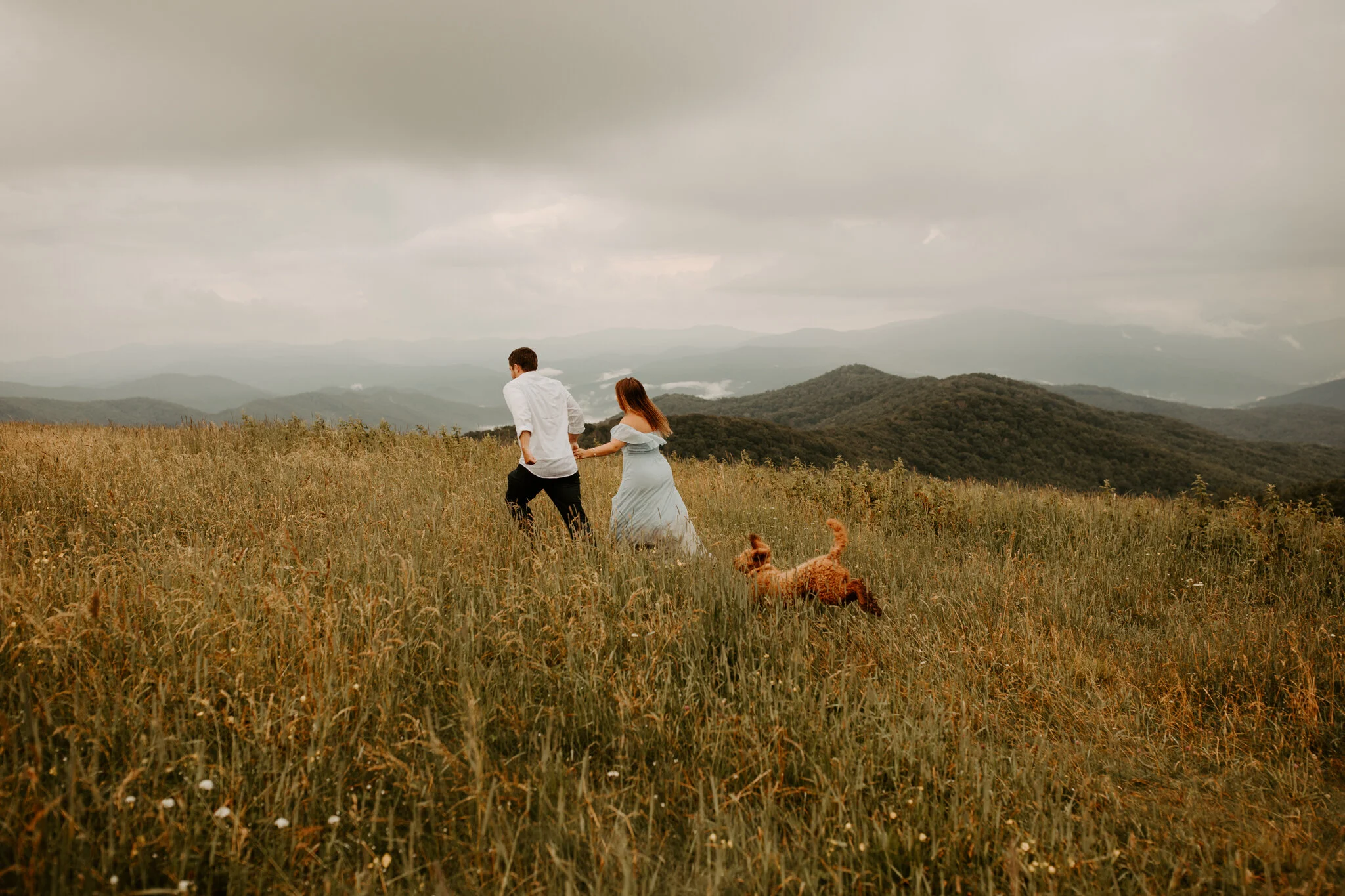 rainy mountaintop couples session | max patch, north carolina