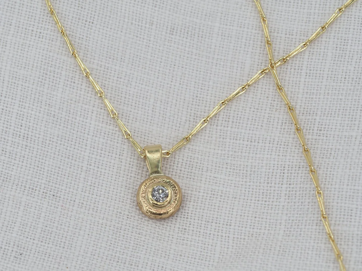 white diamond pendant2.jpg