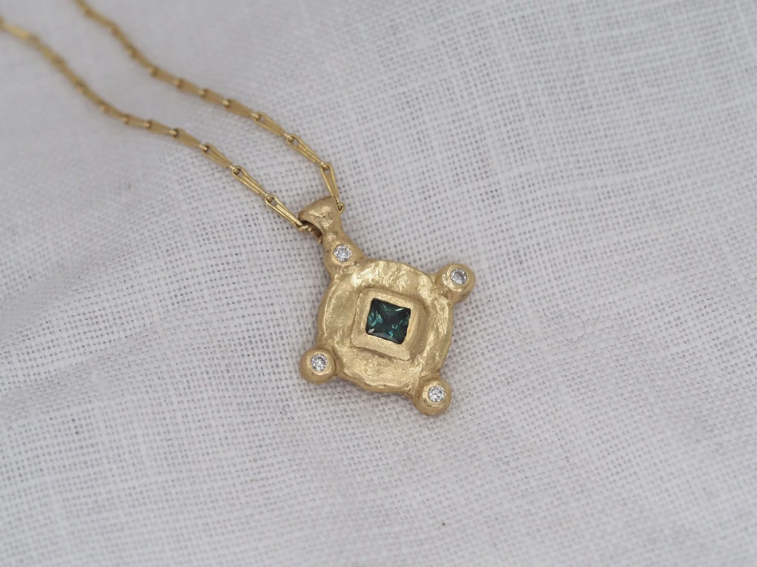 lewya sapphire3.jpg