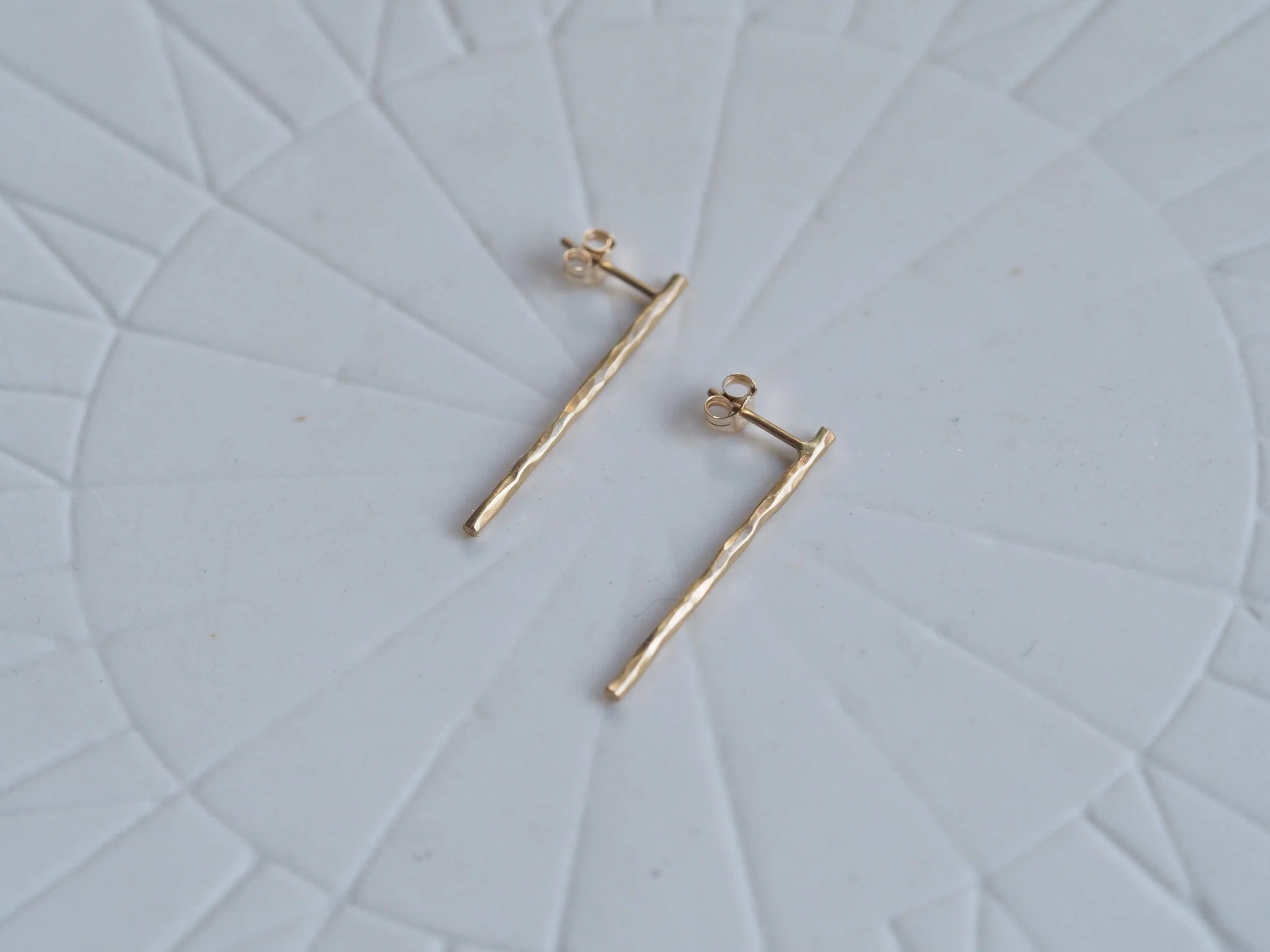 Long-Bar-Stud-in-Yellow-Gold.jpg