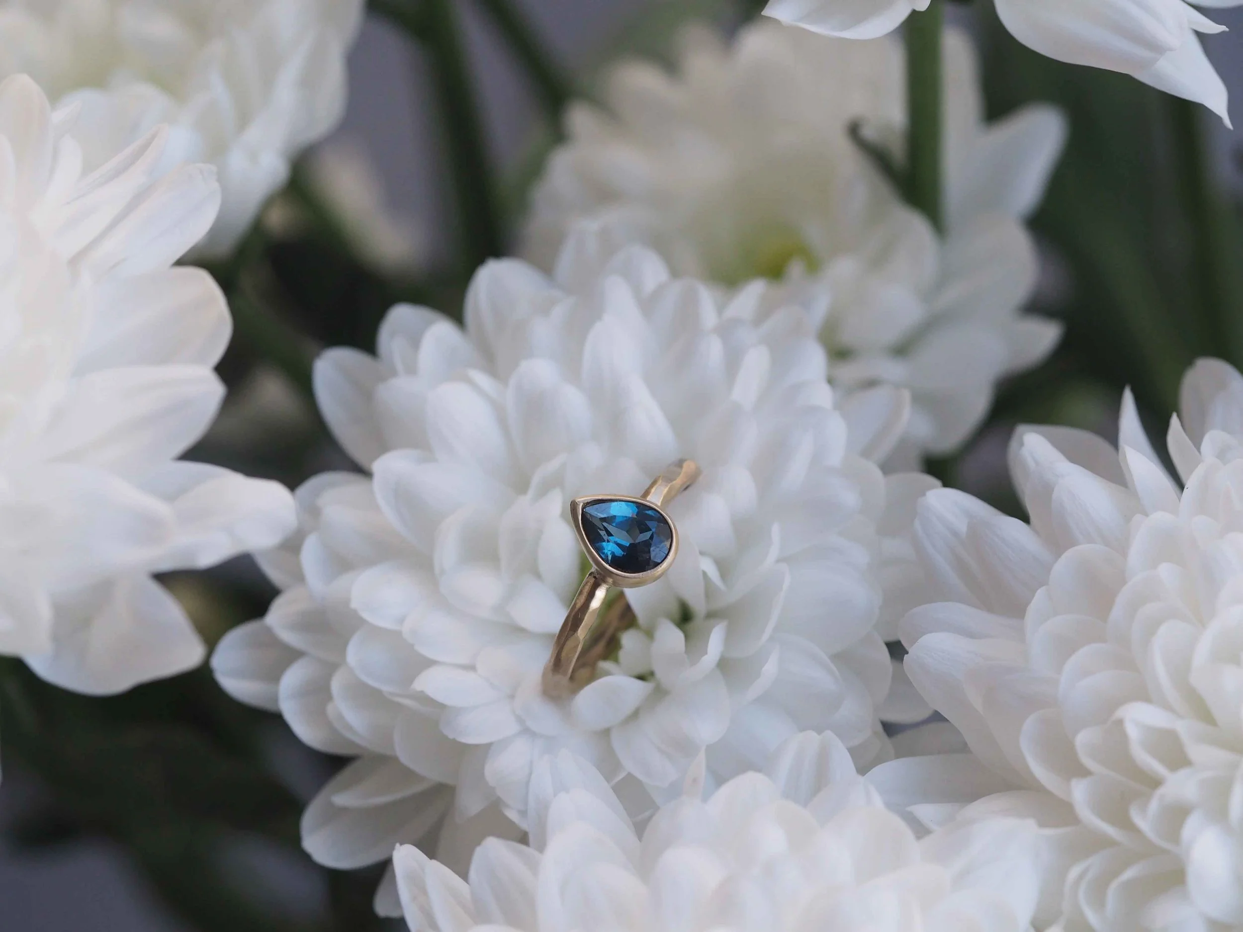 Hannah-Batstone-Contemporary-Jewellery.jpg