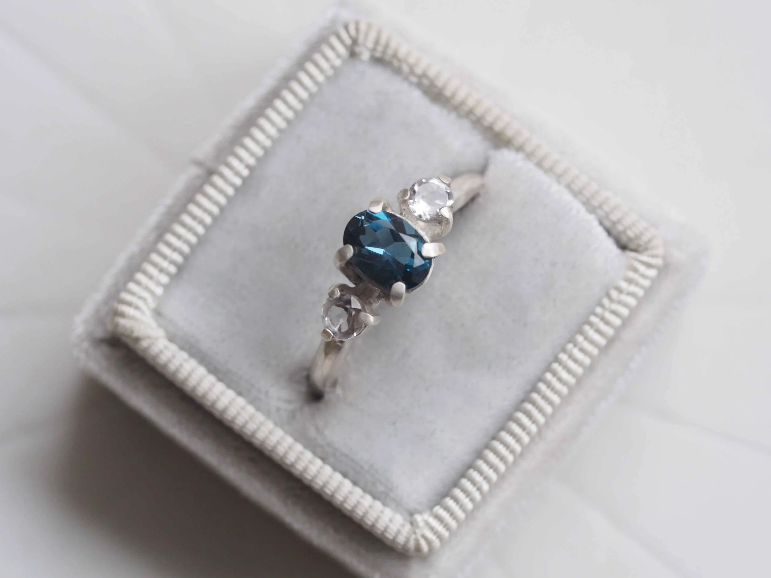 Hannah-Batstone-Contemporary-Jewellery.jpg