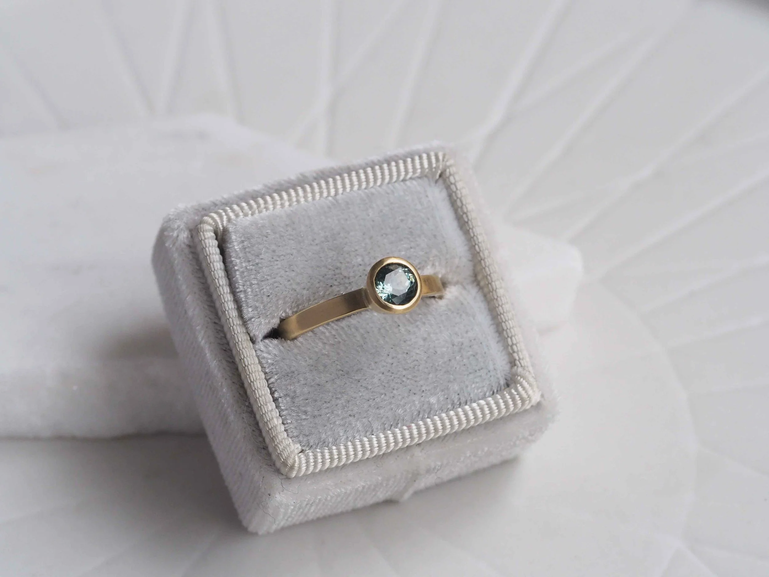Beautiful-9ct-Gold-and-Montana-Sapphire-Ring.jpg