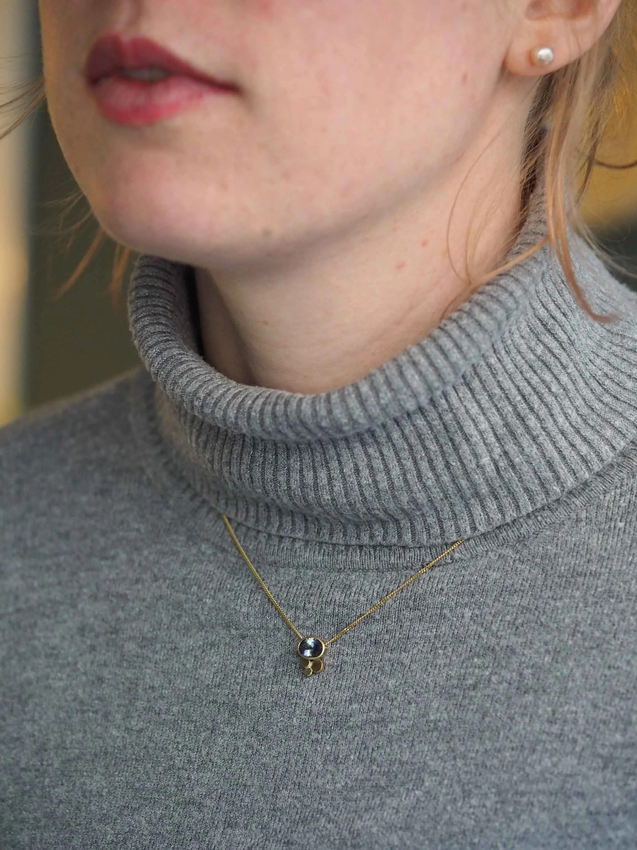 Modelled-Tanzanite-and-Gold-Pendant.jpg