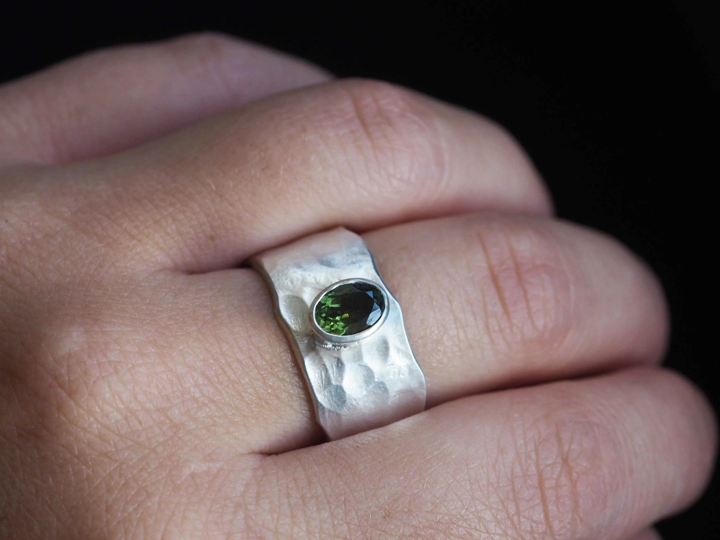 Beautiful-Deep-Green-Ring-Design.jpg