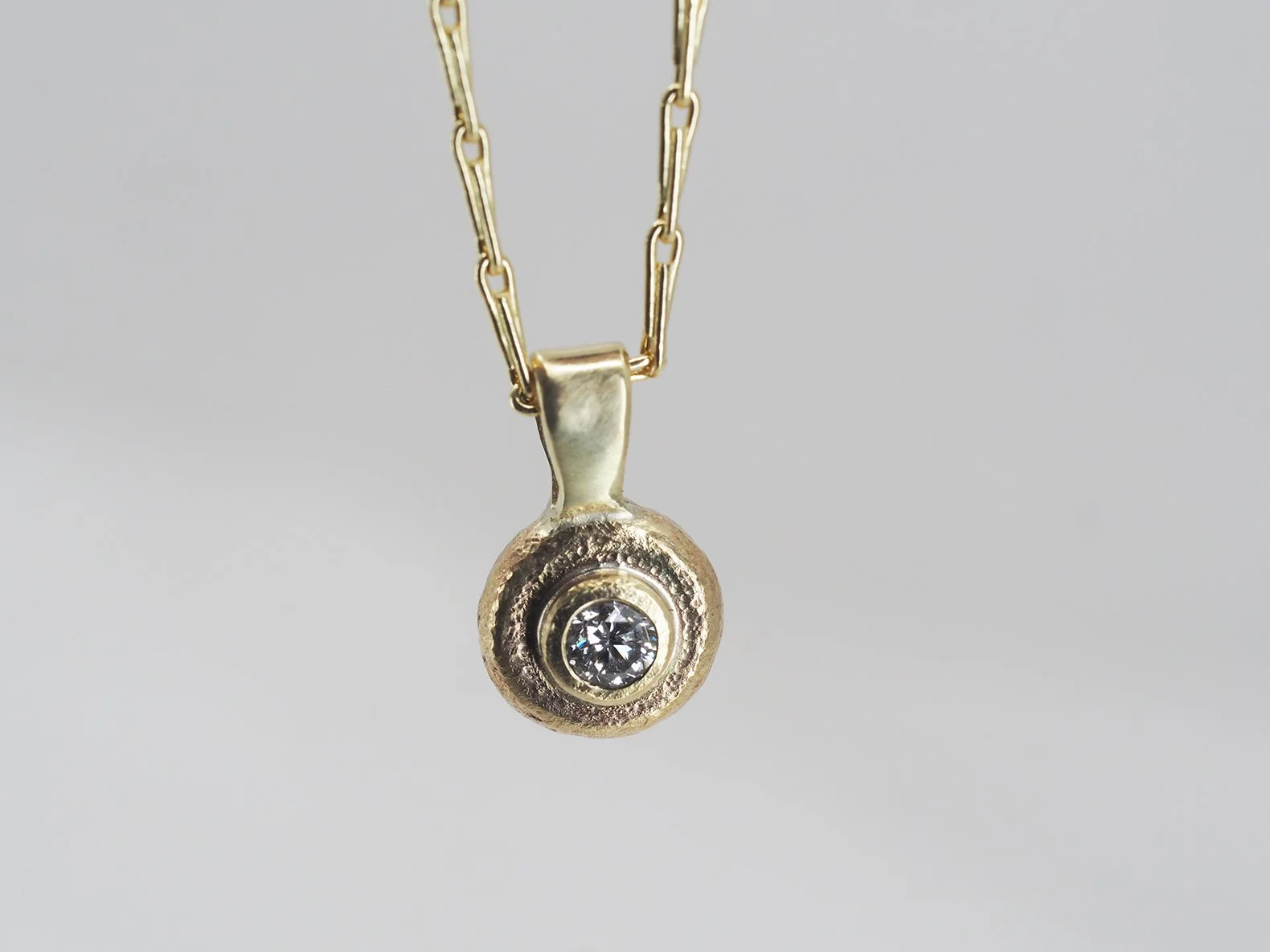 white diamond pendant3.jpg