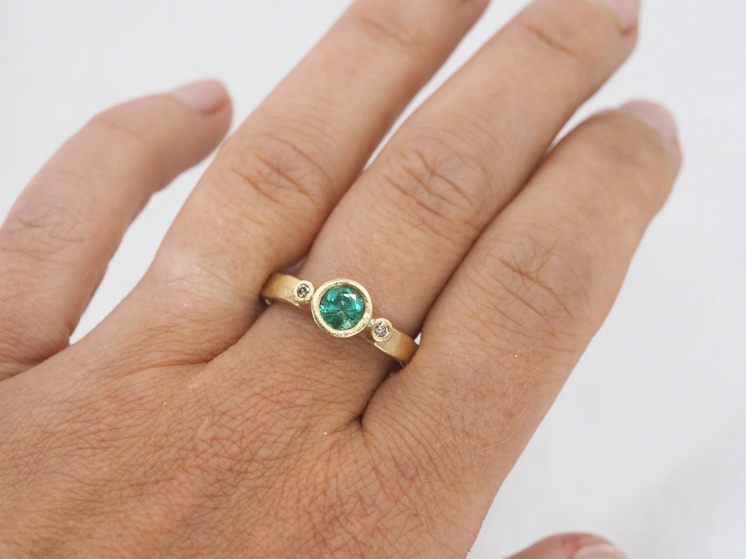 emerald tril ring3.jpg