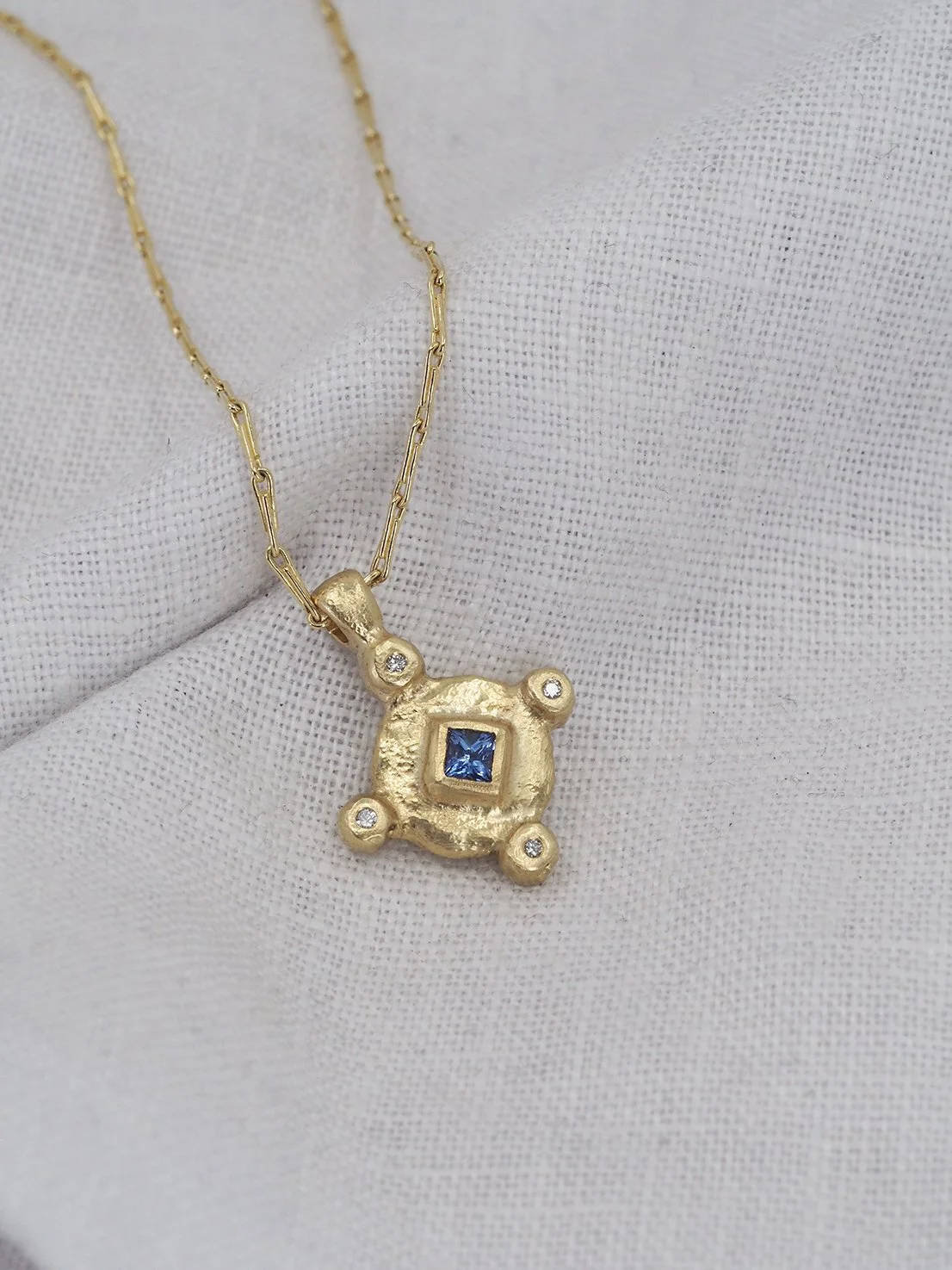 pale sapphire lewya.jpg