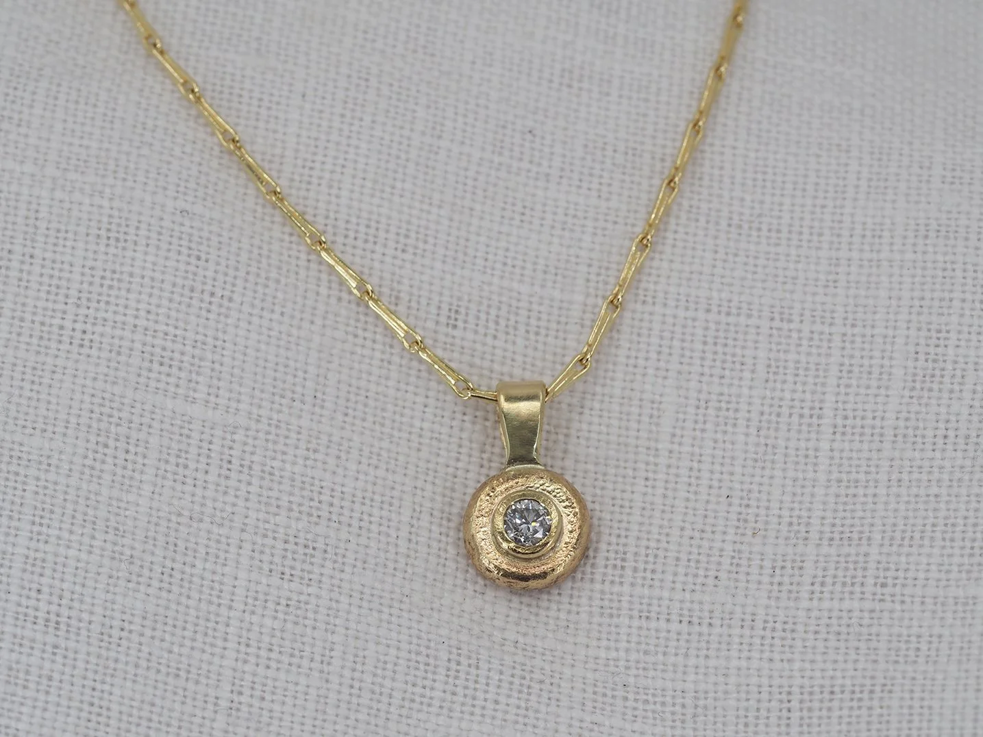 white diamond pendant4.jpg
