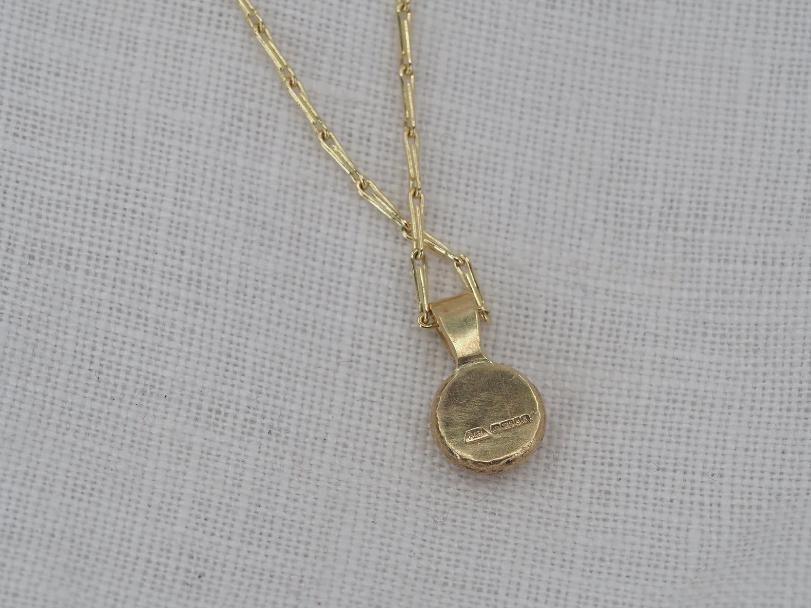 white diamond pendant5.jpg