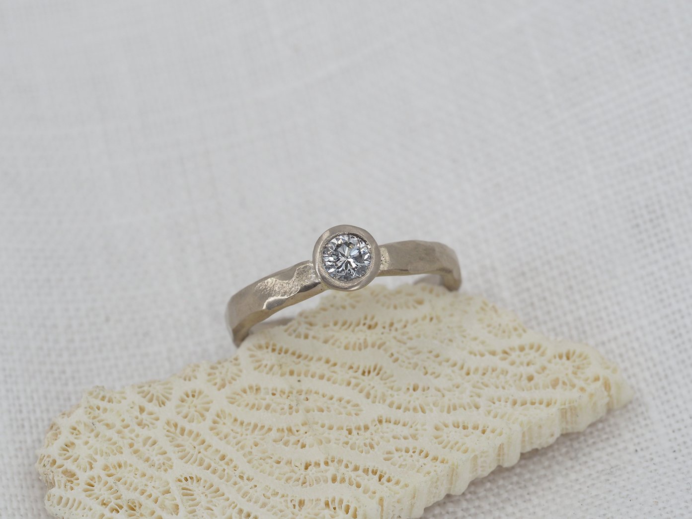 4mm 18ct white.jpg
