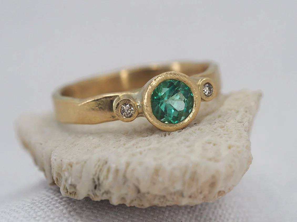 emerald tril ring2.jpg