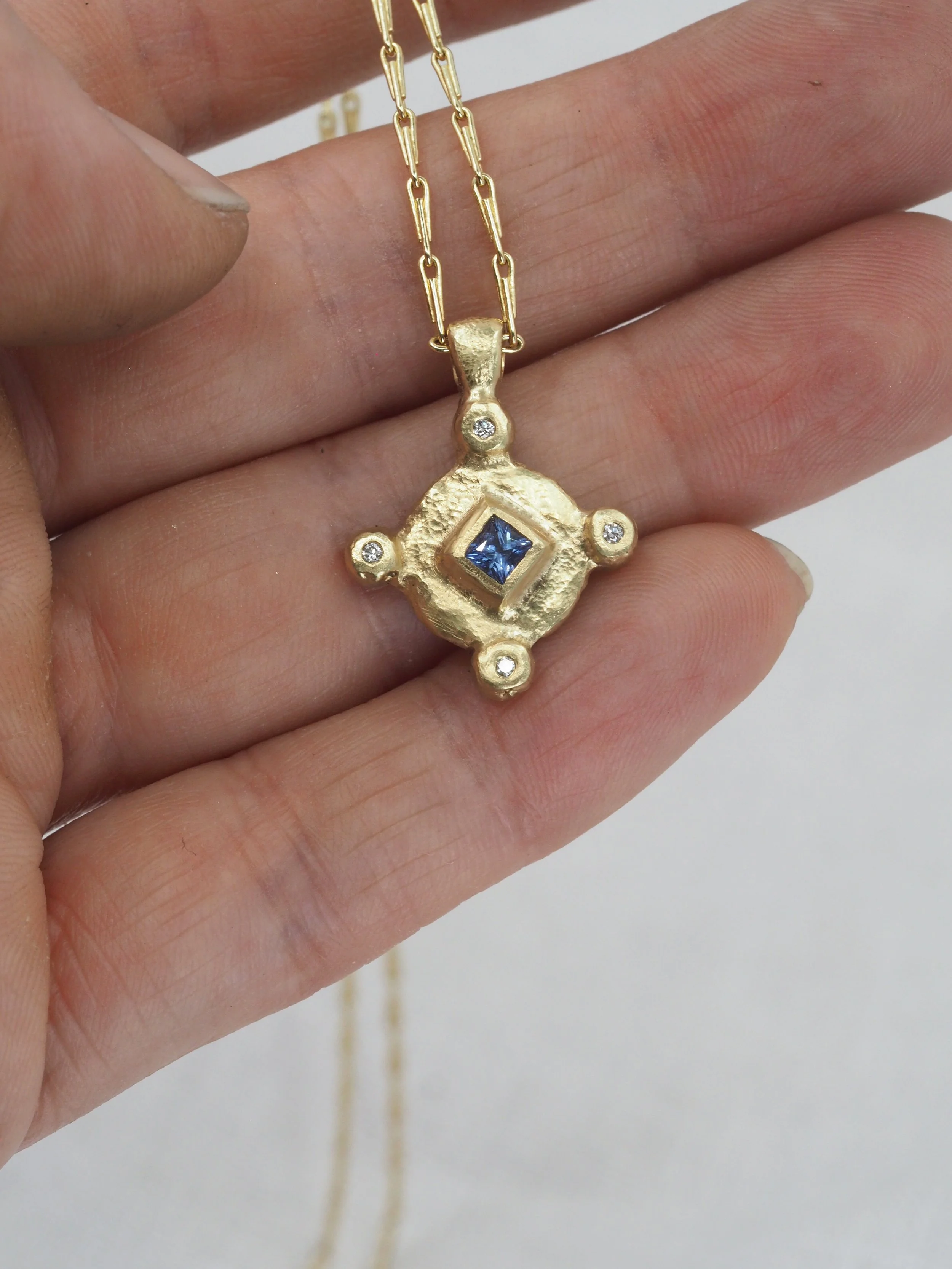 pale sapphire lewya3.jpg