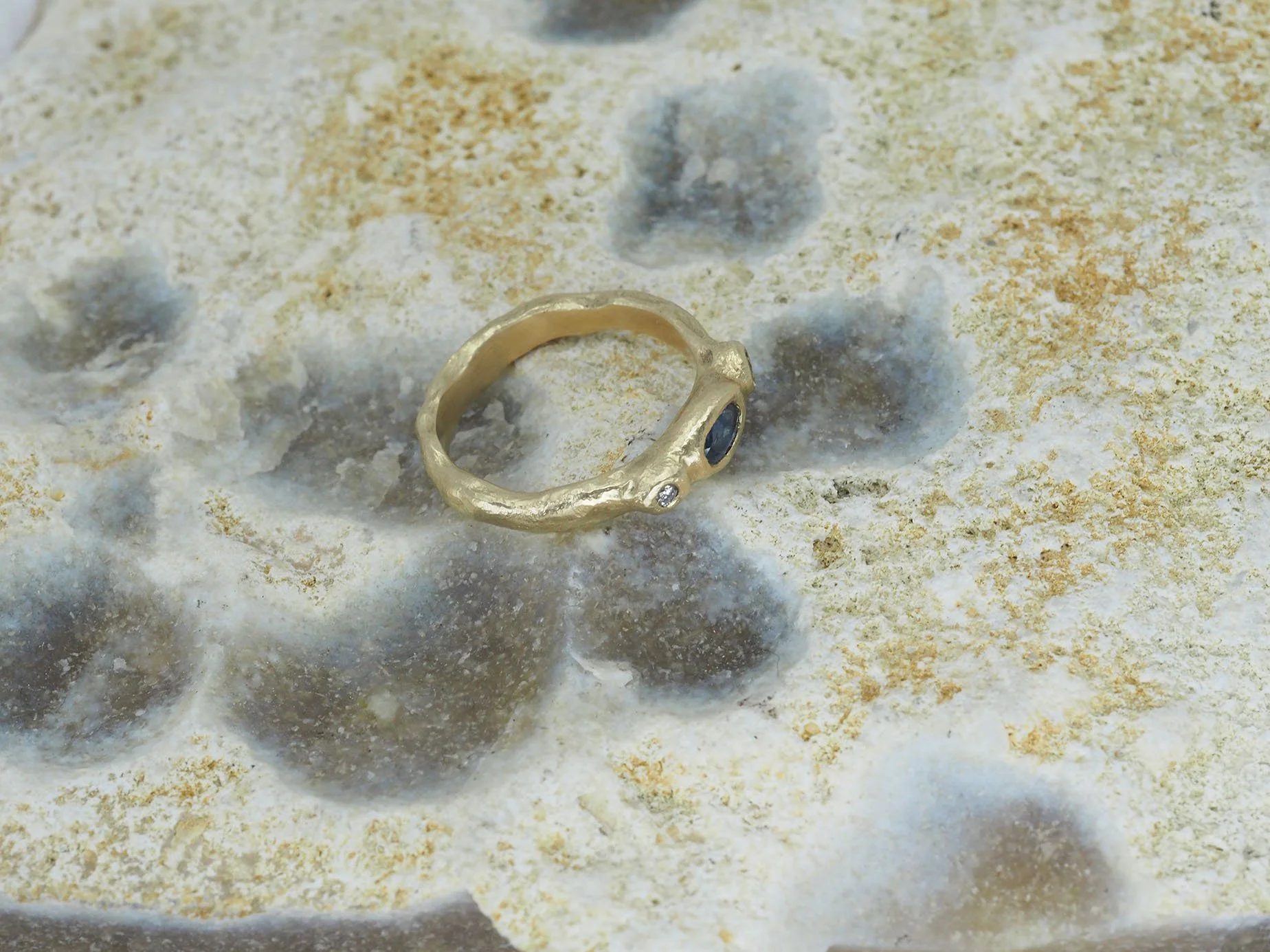 sapphire 3 stone7.jpg