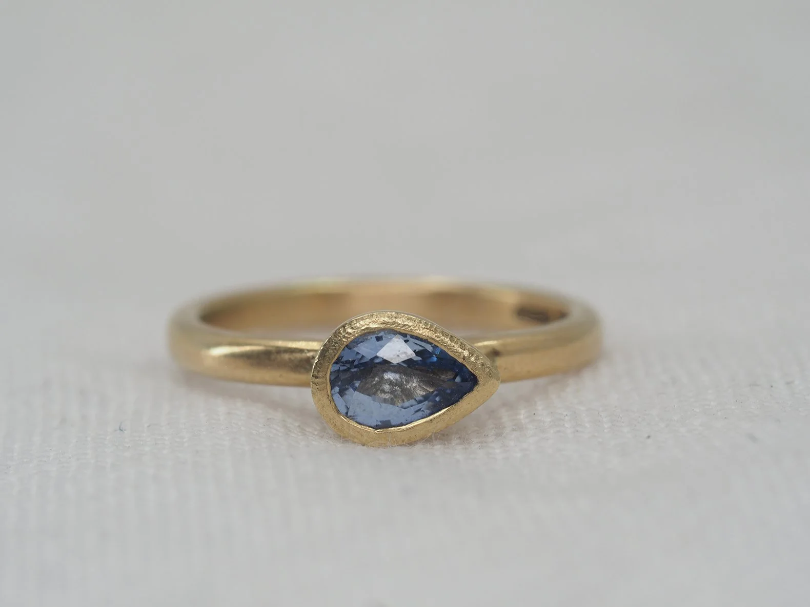 READY TO SHIP // Pear shaped Sri Lankan Sapphire +9ct Gold Ring