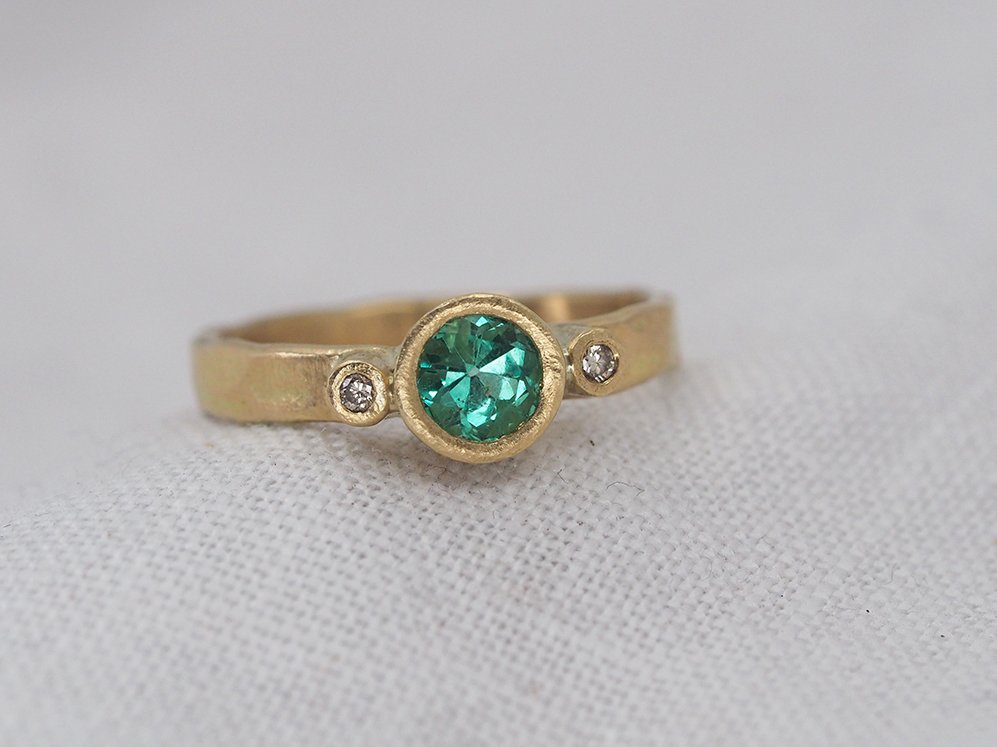 emerald tril ring4.jpg