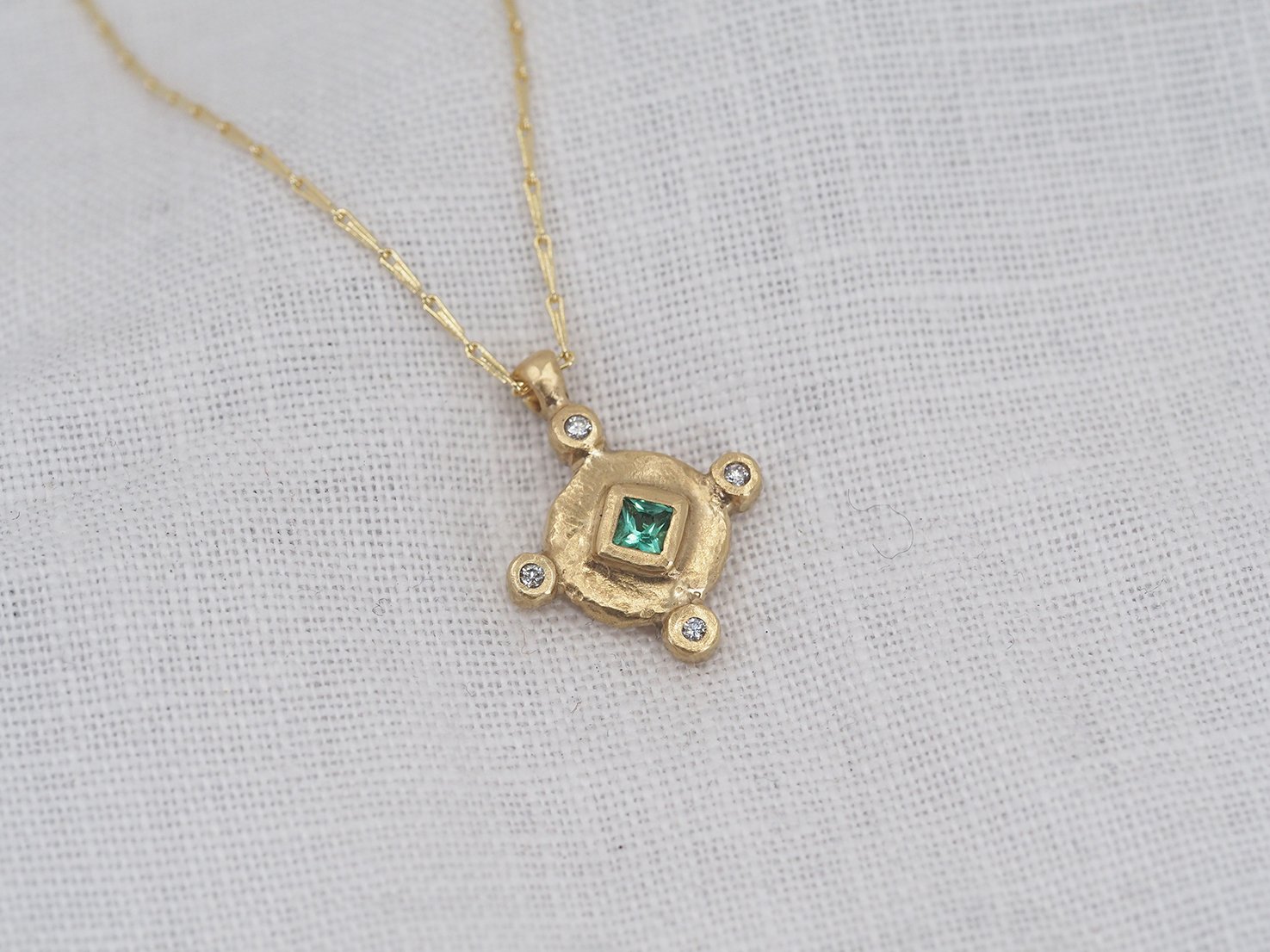 lewya emerald2.jpg