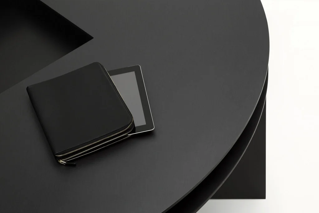 O Shaped Reception Table Close Up.jpg