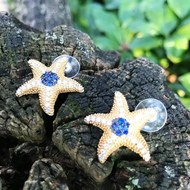 Gold star earrings 2.jpg