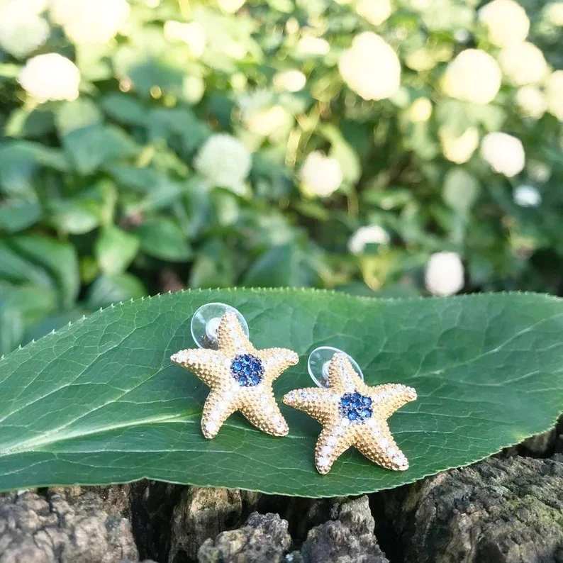 Gold star earrings 3.jpg