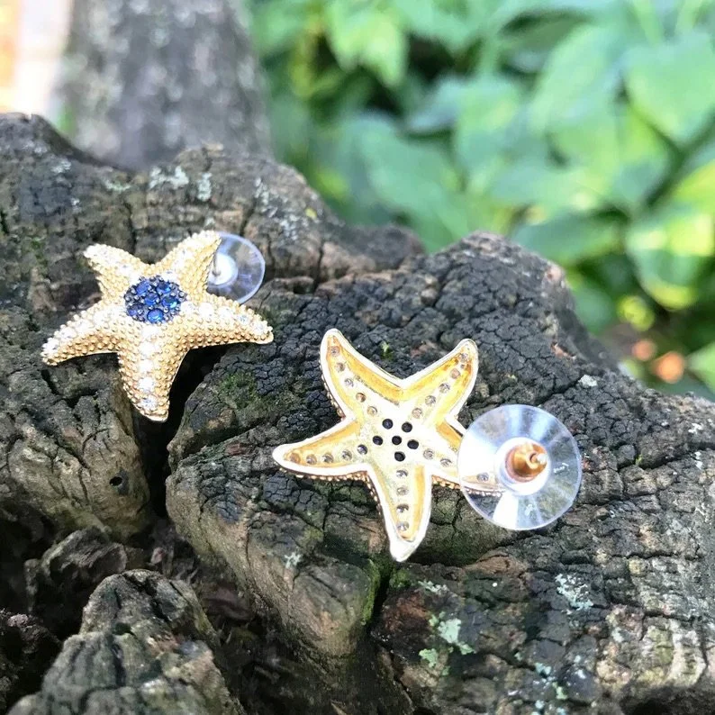 Gold star earrings 4.jpg