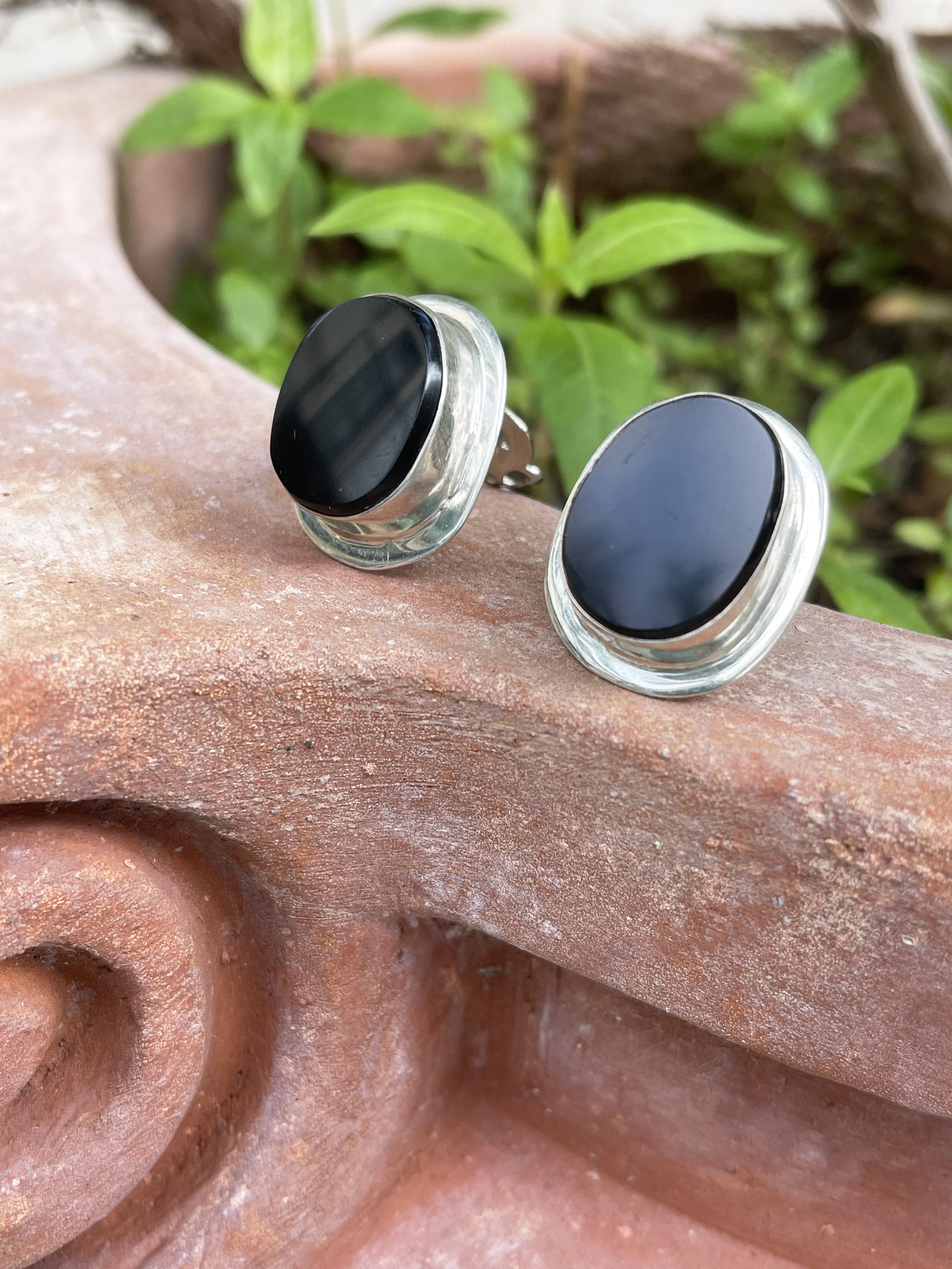 Rare Vintage Onyx Sterling Silver 925 Earrings Taxco Oval Clip on Modernist Mexican Signed, 21.31 g Signed TC - 140, Mexico 925