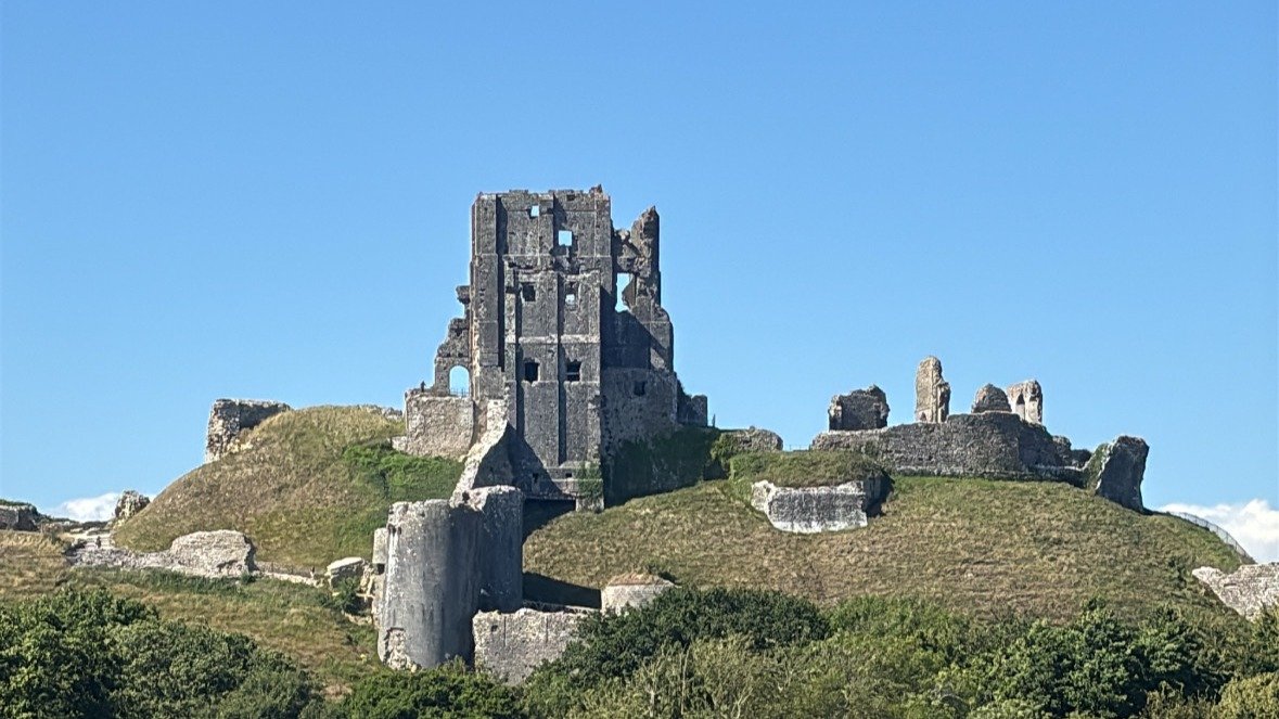 Our Duke of Edinburgh expeditions took place during the sunshine last week.
The groups hiked a total of 50km over 3 days across the Isle of Purbeck, visiting places such as Corfe Castle and Old Harry Rocks.
The students carried all of the equipmen