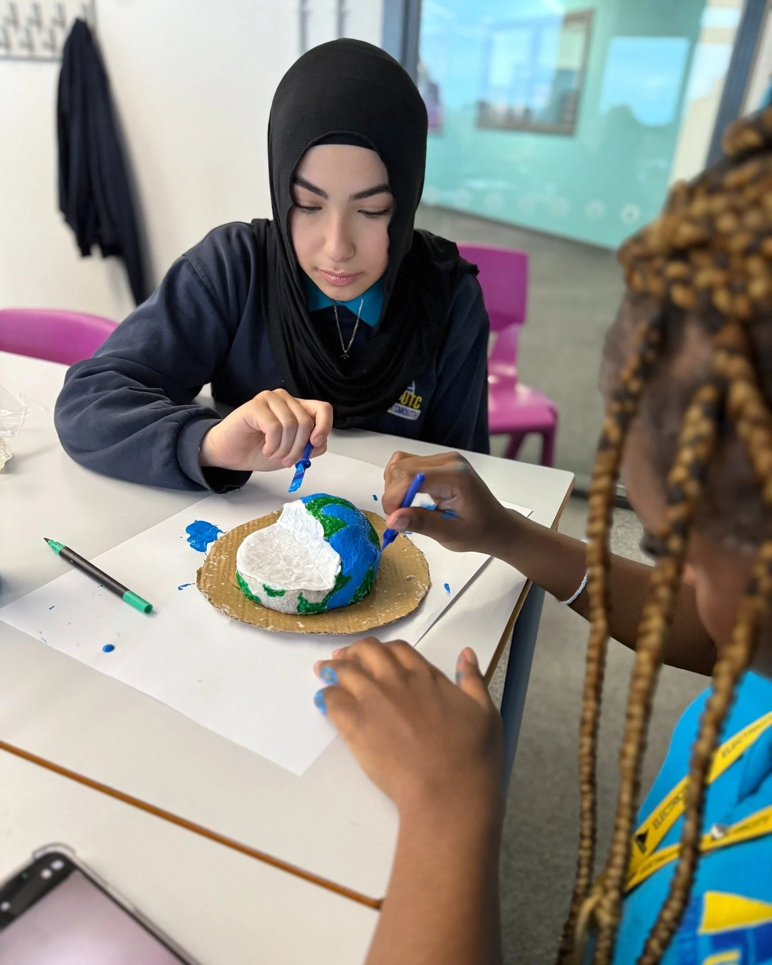 Our Year 11 students have been getting creative in their Geography lessons as they consolidated their recent learning on Tectonic Plates.

At UTC Portsmouth, our Geography curriculum is designed to build knowledge step by step:

🌎 Knowledge Lessons 