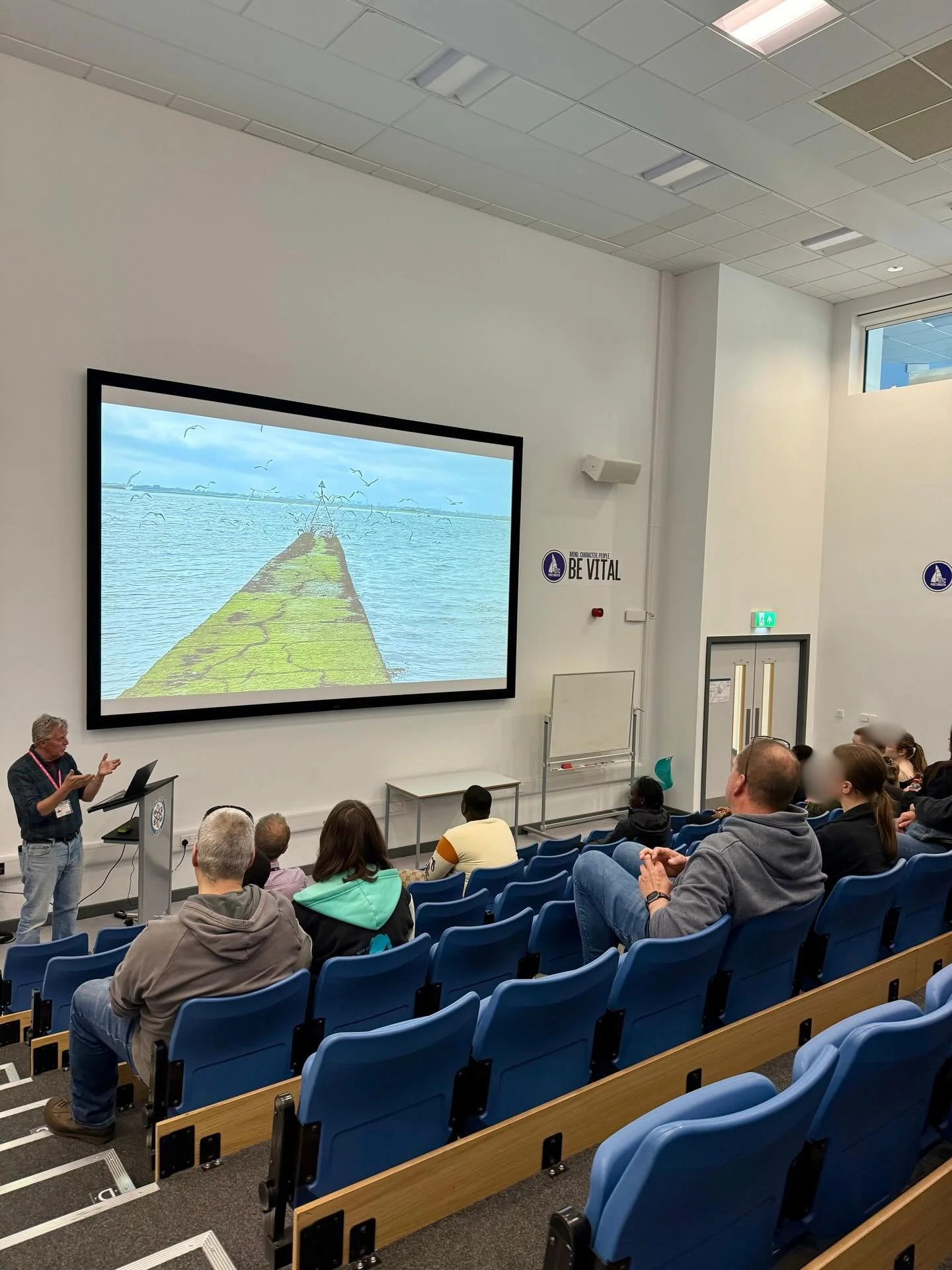 Yesterday, we welcomed writer and conservationist @rogermorgangrenville for the third event in our Guest Lecture Series, taking students and guests on a fascinating journey around the British coastline.

From coastal regeneration and salmon farming t